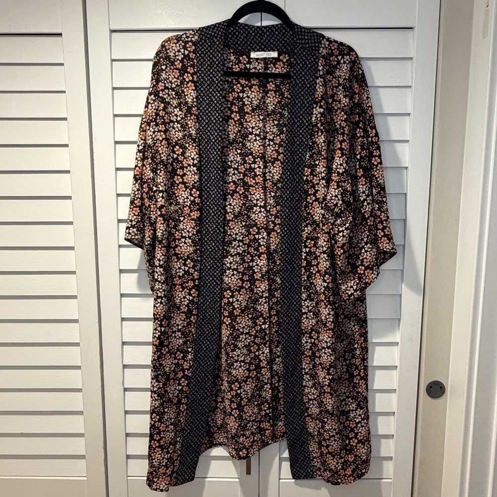 August Mist Women Floral Kimono Cardigan Black Peach Green‎